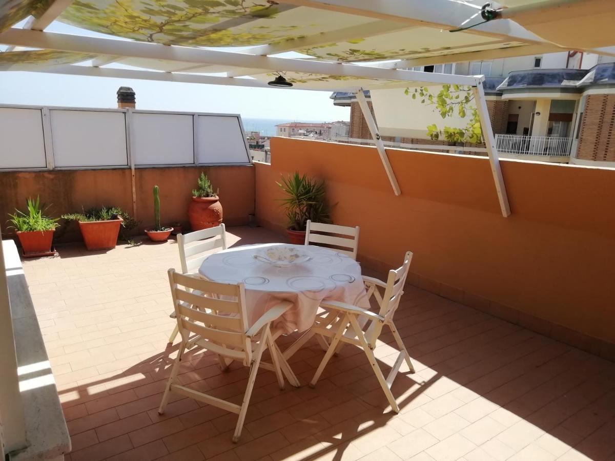 Appartamento Terrazza Con Vista Nettuno Esterno foto